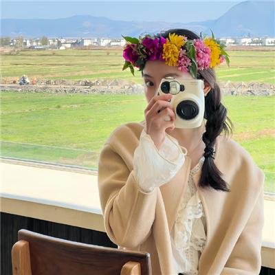 独家爆料：实力派歌手机场牵手女助理，经纪人连夜公关，三天三夜